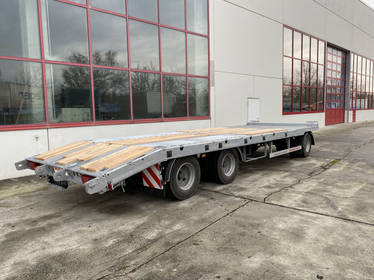 Möslein T 3-P9,2 OR 3 Achs Tieflader gerader Ladefläche 9 m, Neufahrzeug - Przyczepa niskopodwoziowa: zdjęcie 4 Möslein T 3-P9,2 OR 3 Achs Tieflader gerader Ladefläche 9 m, Neufahrzeug - Przyczepa niskopodwoziowa: zdjęcie 4