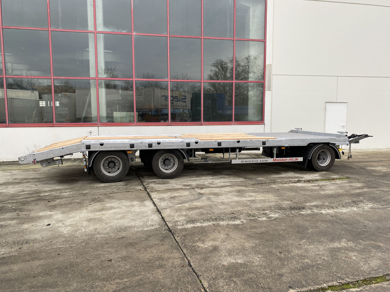 Möslein T 3-P9,2 OR 3 Achs Tieflader gerader Ladefläche 9 m, Neufahrzeug - Przyczepa niskopodwoziowa: zdjęcie 3 Möslein T 3-P9,2 OR 3 Achs Tieflader gerader Ladefläche 9 m, Neufahrzeug - Przyczepa niskopodwoziowa: zdjęcie 3