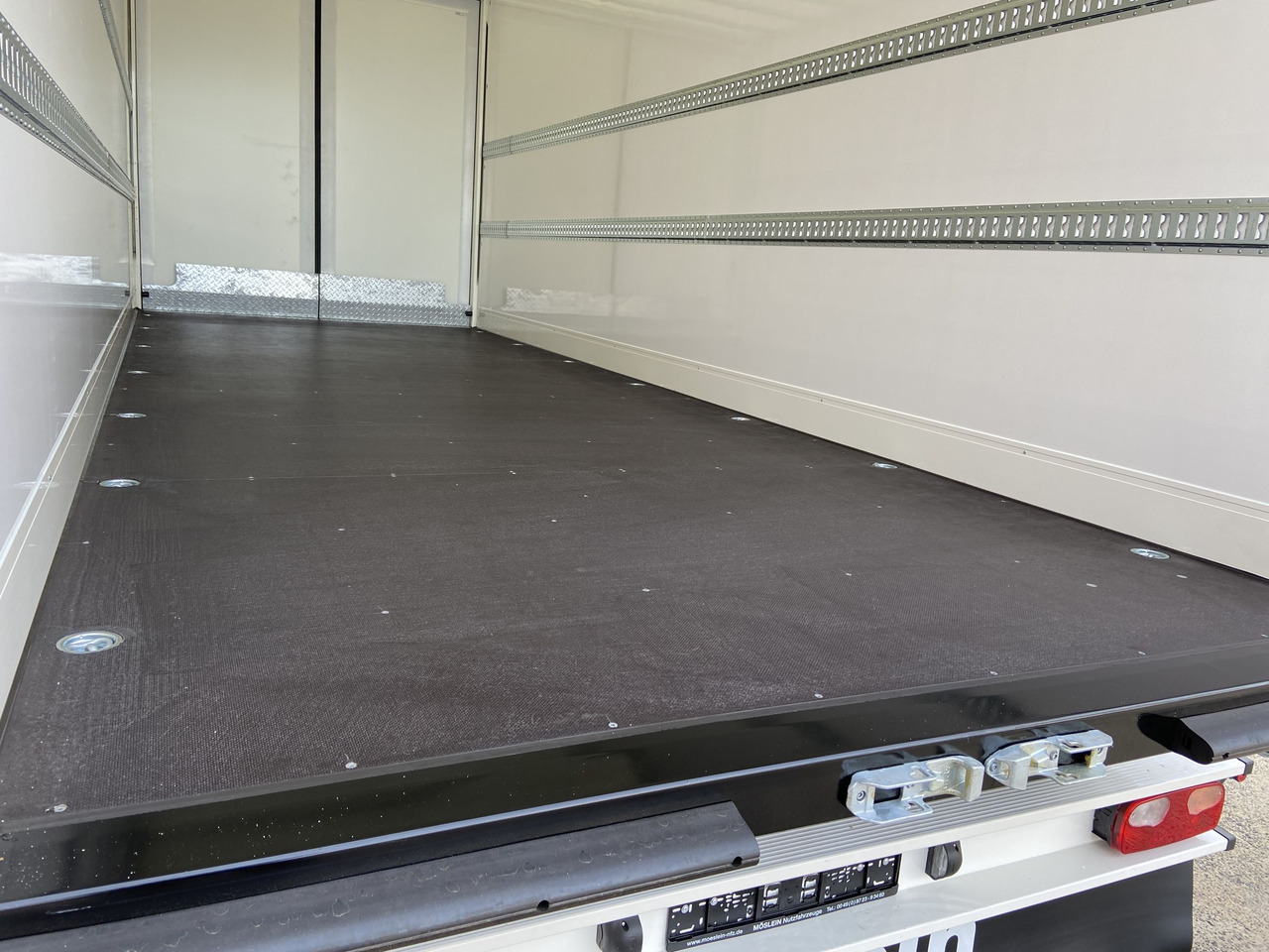 Möslein TKO 105 D 7m weiß Tandem- Koffer, Durchladbar, -- Neufahrzeug -- - Przyczepa zamknięte nadwozie: zdjęcie 4 Möslein TKO 105 D 7m weiß Tandem- Koffer, Durchladbar, -- Neufahrzeug -- - Przyczepa zamknięte nadwozie: zdjęcie 4