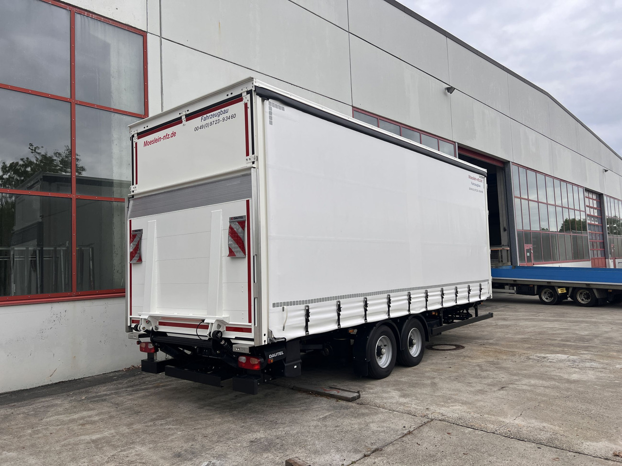 Möslein TPS 105 D-L Planenanhänger, Ladebordwand + Durchladbar neuwertig - Przyczepa z plandeką: zdjęcie 2 Möslein TPS 105 D-L Planenanhänger, Ladebordwand + Durchladbar neuwertig - Przyczepa z plandeką: zdjęcie 2