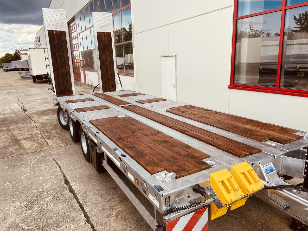 Möslein TT 28 Tridem- Tieflader 3 Achs, gelenktNeufahrzeug - Przyczepa niskopodwoziowa: zdjęcie 3 Möslein TT 28 Tridem- Tieflader 3 Achs, gelenktNeufahrzeug - Przyczepa niskopodwoziowa: zdjęcie 3