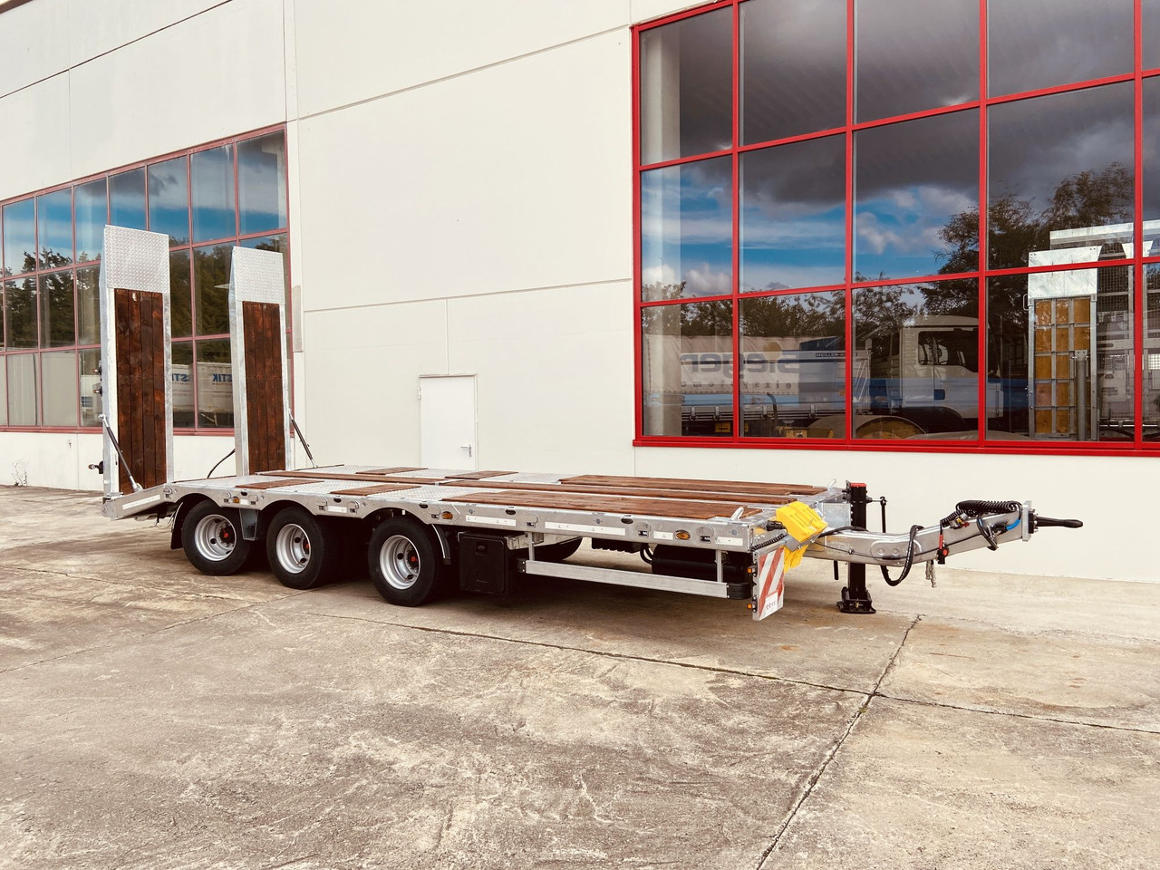 Möslein TT 31 31 t GG Tridem- Tieflader 3 Achs, gelenktNeufahrzeug - Przyczepa niskopodwoziowa: zdjęcie 4 Möslein TT 31 31 t GG Tridem- Tieflader 3 Achs, gelenktNeufahrzeug - Przyczepa niskopodwoziowa: zdjęcie 4