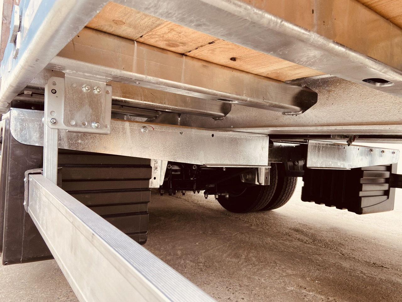 Möslein TT 34 Zugrohr Gerade 34 t GG Tridem- Tieflader 3 Achs, gelenktNeufahrzeug - Przyczepa niskopodwoziowa: zdjęcie 2 Möslein TT 34 Zugrohr Gerade 34 t GG Tridem- Tieflader 3 Achs, gelenktNeufahrzeug - Przyczepa niskopodwoziowa: zdjęcie 2