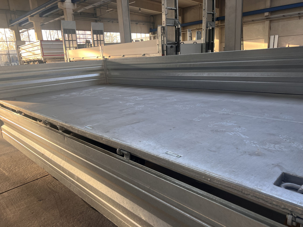 Möslein TTD 14 5,70 m 14 t Tandem- Kipper Tieflader 5,70 m lang, Breite Reifen-- Neufahrzeug -- - Przyczepa wywrotka: zdjęcie 4 Möslein TTD 14 5,70 m 14 t Tandem- Kipper Tieflader 5,70 m lang, Breite Reifen-- Neufahrzeug -- - Przyczepa wywrotka: zdjęcie 4