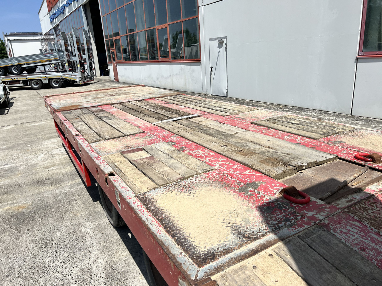 T3 3 Achs Tiefladeranhänger mit gerader Ladefläche - Przyczepa niskopodwoziowa: zdjęcie 4 T3 3 Achs Tiefladeranhänger mit gerader Ladefläche - Przyczepa niskopodwoziowa: zdjęcie 4