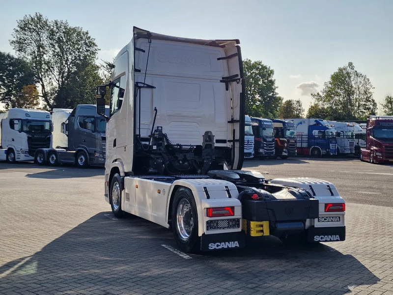 Scania 590S V8 NGS Highline 4x2 - New - Facelift - Full spec - Retarder - Leather - Full air - Ciągnik siodłowy: zdjęcie 5 Scania 590S V8 NGS Highline 4x2 - New - Facelift - Full spec - Retarder - Leather - Full air - Ciągnik siodłowy: zdjęcie 5