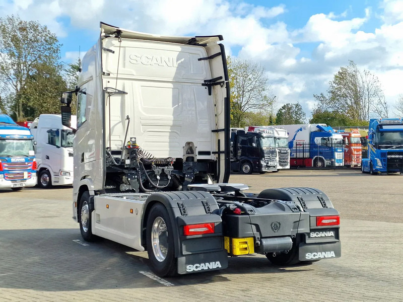 Scania 590S V8 NGS Highline 4x2 - New - Retarder - Leather - Alloy wheels Led - Navi - NEW! - Ciągnik siodłowy: zdjęcie 5 Scania 590S V8 NGS Highline 4x2 - New - Retarder - Leather - Alloy wheels Led - Navi - NEW! - Ciągnik siodłowy: zdjęcie 5
