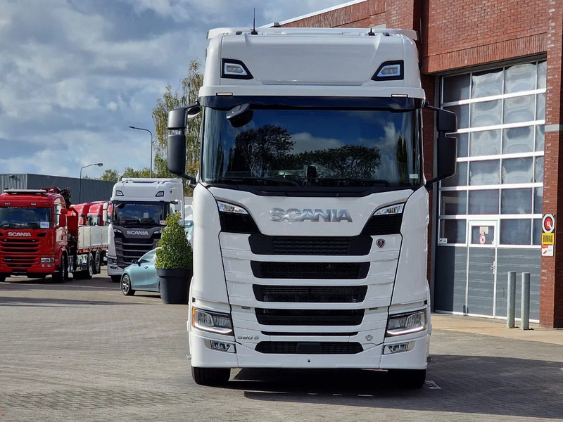 Scania 590S V8 NGS Highline 4x2 - New - Retarder - Leather - Alloy wheels Led - Navi - NEW! - Ciągnik siodłowy: zdjęcie 2 Scania 590S V8 NGS Highline 4x2 - New - Retarder - Leather - Alloy wheels Led - Navi - NEW! - Ciągnik siodłowy: zdjęcie 2