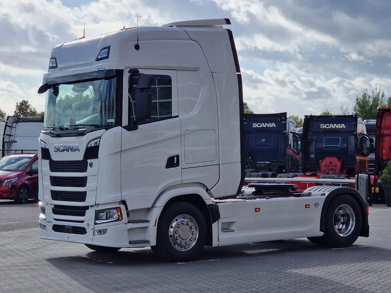 Scania 590S V8 NGS Highline 4x2 - New - Retarder - Leather - Alloy wheels Led - Navi - NEW! - Ciągnik siodłowy: zdjęcie 3 Scania 590S V8 NGS Highline 4x2 - New - Retarder - Leather - Alloy wheels Led - Navi - NEW! - Ciągnik siodłowy: zdjęcie 3