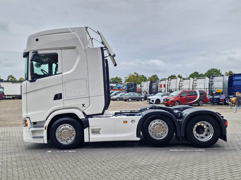 Scania 590S V8 NGS Highline 6x2/4 - New - Full spec - Retarder - Night clima - New dashboard - Leather - NEW - Ciągnik siodłowy: zdjęcie 5 Scania 590S V8 NGS Highline 6x2/4 - New - Full spec - Retarder - Night clima - New dashboard - Leather - NEW - Ciągnik siodłowy: zdjęcie 5