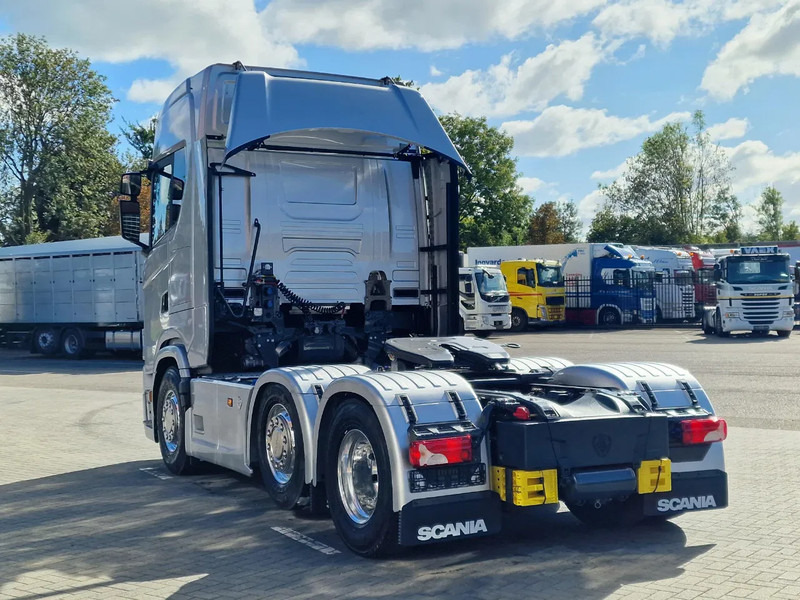 Scania 660S V8 NGS Highline 6x2/4 - New - Full spec - Retarder - Night clima - Led - Leather - Navi - Ciągnik siodłowy: zdjęcie 5 Scania 660S V8 NGS Highline 6x2/4 - New - Full spec - Retarder - Night clima - Led - Leather - Navi - Ciągnik siodłowy: zdjęcie 5