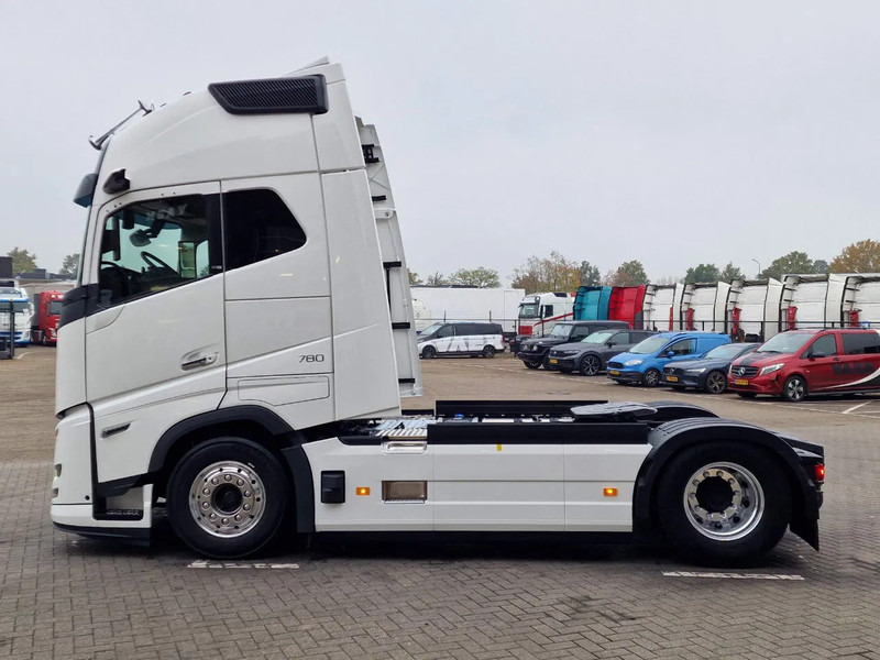 Volvo FH 16 780 Aero Globetrotter XL 4x2 - NEW - Full spec - Retarder - Full air - 2x tank - Ciągnik siodłowy: zdjęcie 4 Volvo FH 16 780 Aero Globetrotter XL 4x2 - NEW - Full spec - Retarder - Full air - 2x tank - Ciągnik siodłowy: zdjęcie 4