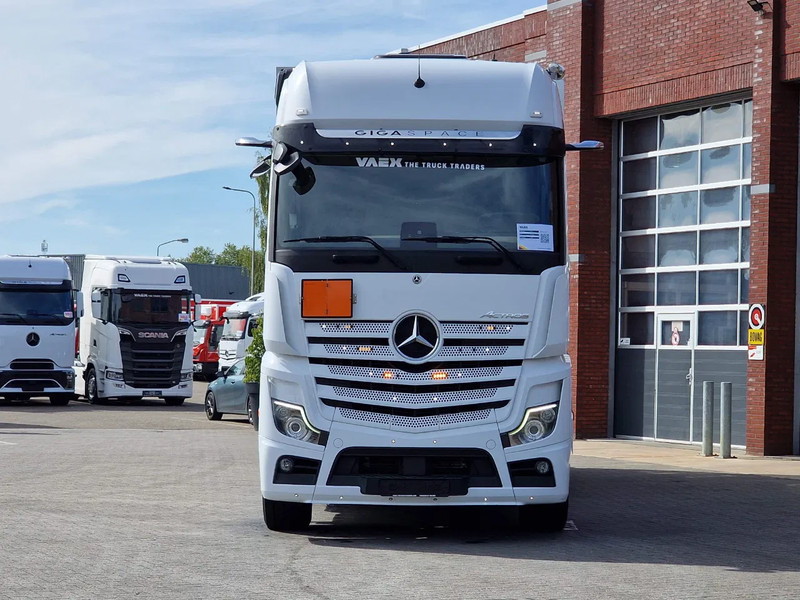 Mercedes-Benz Actros 2545 6x2*4 - Box with sidedoors - Loadlift - Steering axle - Full air - Camera - Samochód ciężarowy furgon: zdjęcie 2 Mercedes-Benz Actros 2545 6x2*4 - Box with sidedoors - Loadlift - Steering axle - Full air - Camera - Samochód ciężarowy furgon: zdjęcie 2