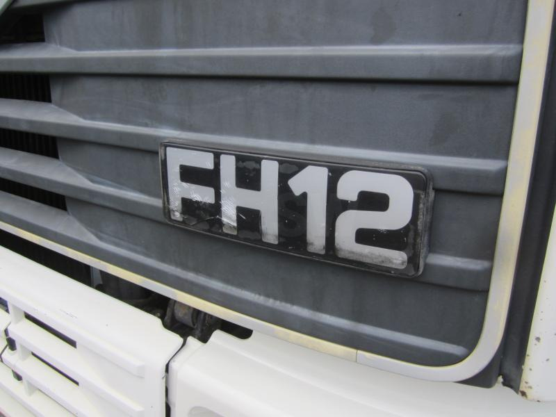 Volvo FH12 - Ciężarówka hakowiec: zdjęcie 2 Volvo FH12 - Ciężarówka hakowiec: zdjęcie 2