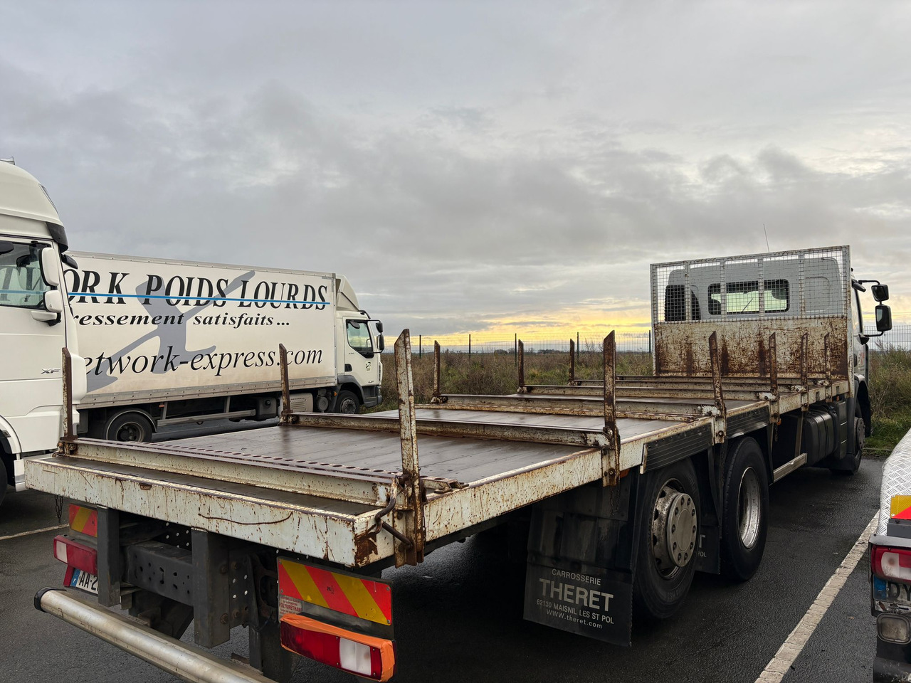 Renault Premium 370 DXI - Samochód ciężarowy skrzyniowy/ Platforma: zdjęcie 4 Renault Premium 370 DXI - Samochód ciężarowy skrzyniowy/ Platforma: zdjęcie 4