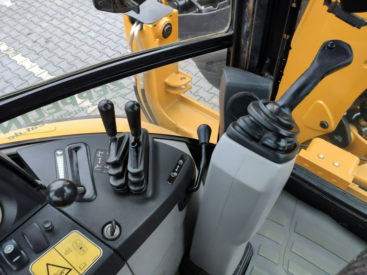 Caterpillar 444E Premier Sterowanie na Joystickach FULL OPCJA - Koparko-ładowarka: zdjęcie 5 Caterpillar 444E Premier Sterowanie na Joystickach FULL OPCJA - Koparko-ładowarka: zdjęcie 5