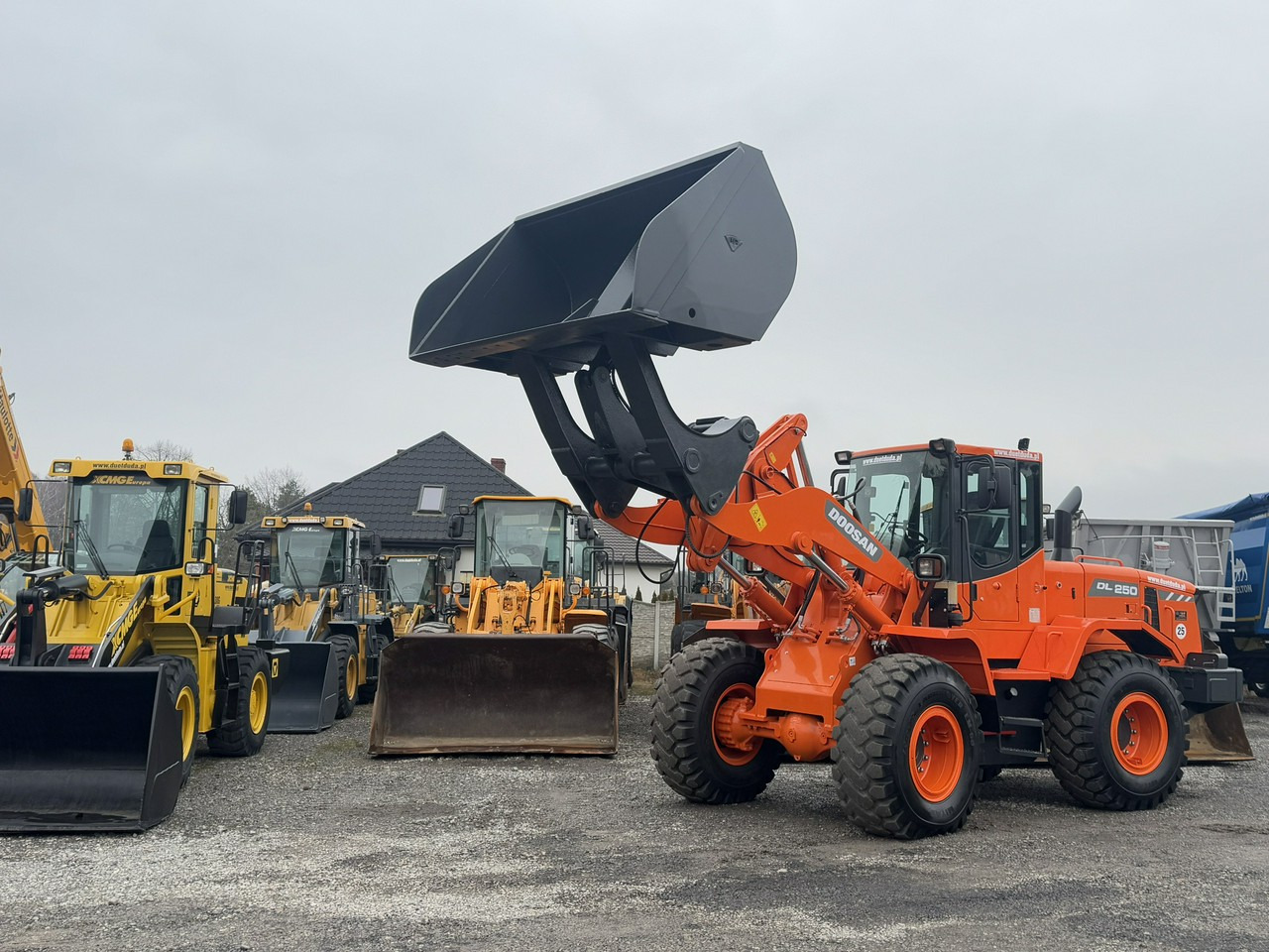 Doosan DL250 14,5Ton Łyżka Wysokiego Wysypu !!! - Ładowarka kołowa: zdjęcie 2 Doosan DL250 14,5Ton Łyżka Wysokiego Wysypu !!! - Ładowarka kołowa: zdjęcie 2