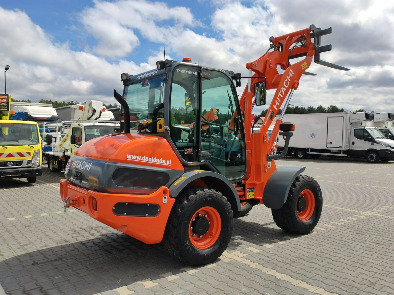 Hitachi ZW75 Wheel Loader Szybko-Złącze Widły Stan Bardzo Dobry - Ładowarka kołowa: zdjęcie 5 Hitachi ZW75 Wheel Loader Szybko-Złącze Widły Stan Bardzo Dobry - Ładowarka kołowa: zdjęcie 5