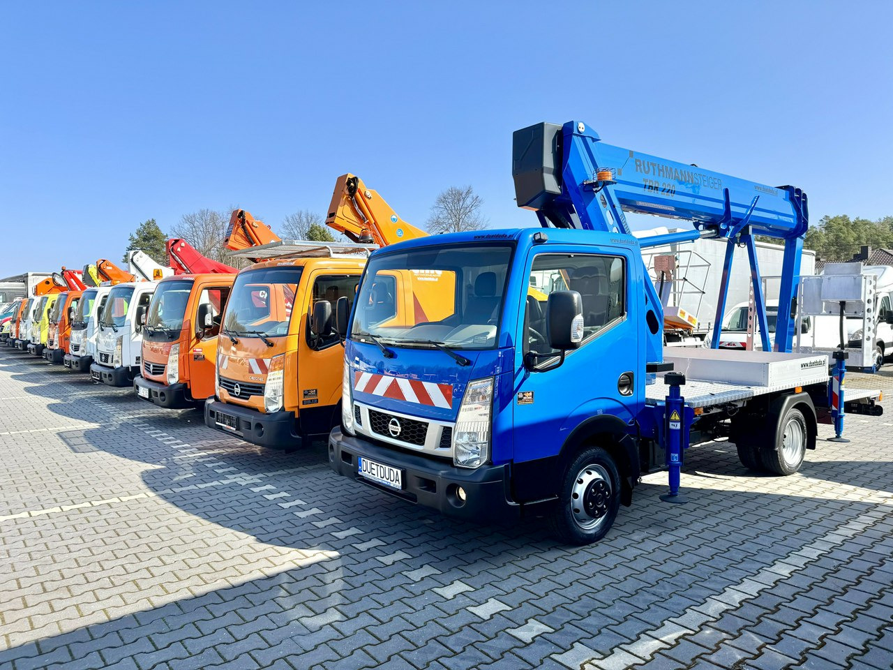 Nissan Cabstar - Podnośnik koszowy w samochody ciężarowe: zdjęcie 1 Nissan Cabstar - Podnośnik koszowy w samochody ciężarowe: zdjęcie 1