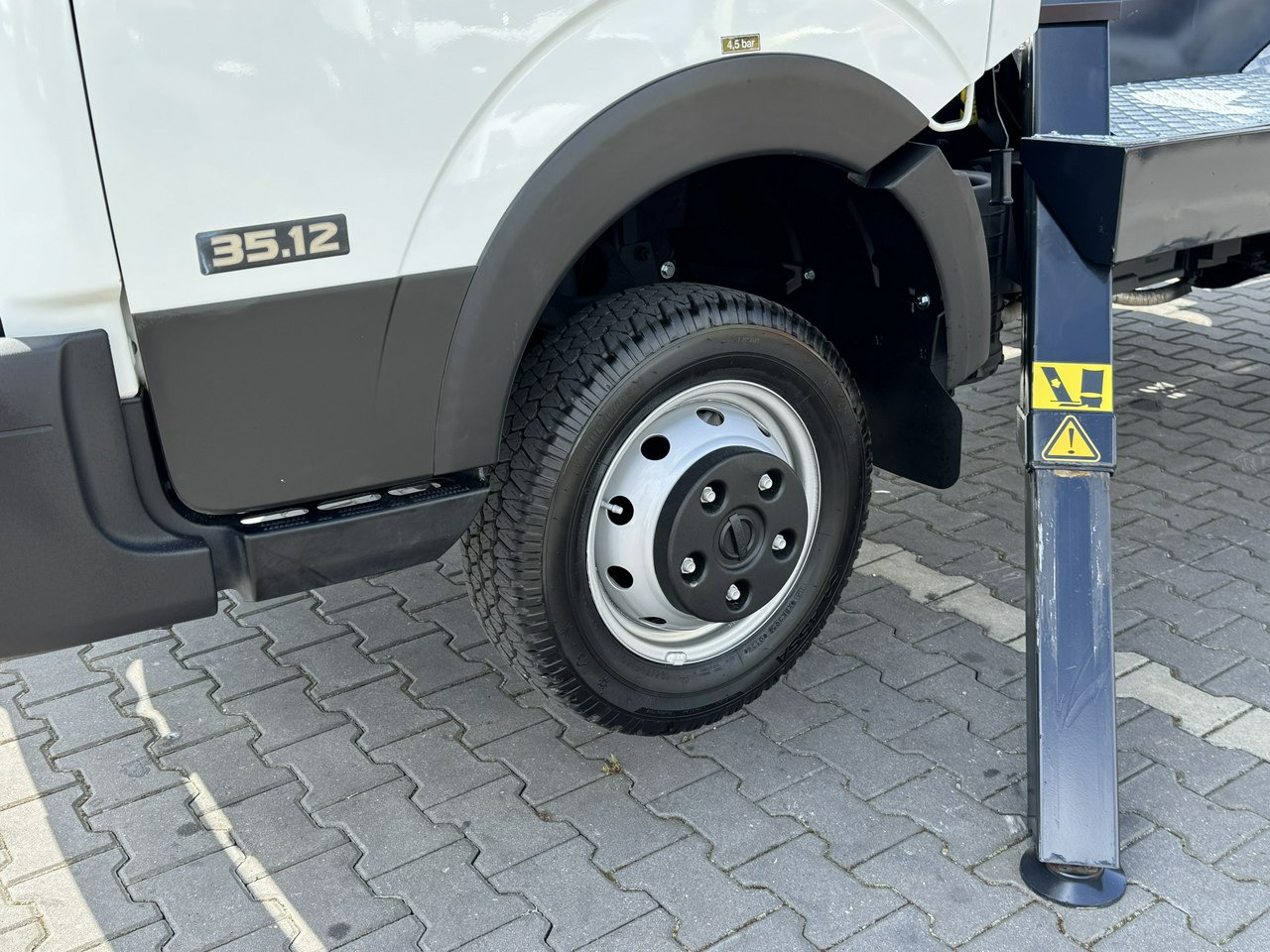 Nissan Cabstar - Podnośnik koszowy w samochody ciężarowe: zdjęcie 4 Nissan Cabstar - Podnośnik koszowy w samochody ciężarowe: zdjęcie 4