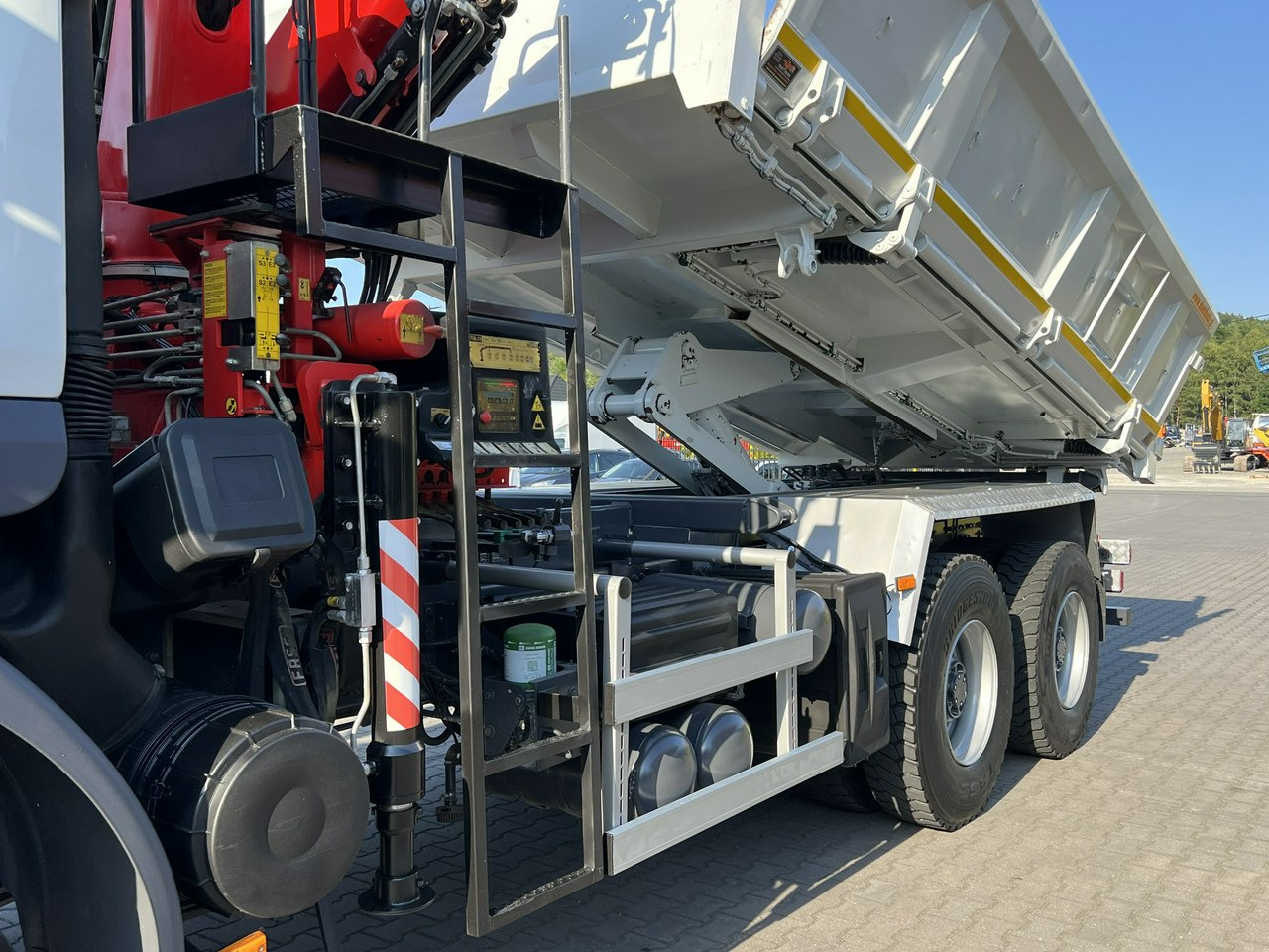 Renault Kerax 26.390 6x4 Mocny HDS FASSI F170 Sterowanie Radiowe - Wywrotka, Samochod ciężarowy z HDS: zdjęcie 5 Renault Kerax 26.390 6x4 Mocny HDS FASSI F170 Sterowanie Radiowe - Wywrotka, Samochod ciężarowy z HDS: zdjęcie 5