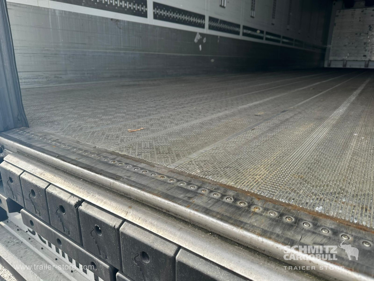 SCHMITZ Reefer Standard - Naczepa izotermiczna: zdjęcie 4 SCHMITZ Reefer Standard - Naczepa izotermiczna: zdjęcie 4