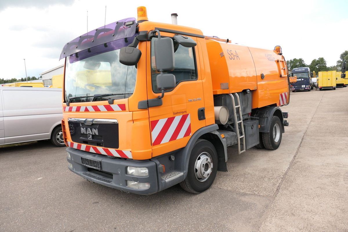 MAN TGL 12.250 4x2 BL Kehrmaschine - Zamiatarka uliczna: zdjęcie 2 MAN TGL 12.250 4x2 BL Kehrmaschine - Zamiatarka uliczna: zdjęcie 2