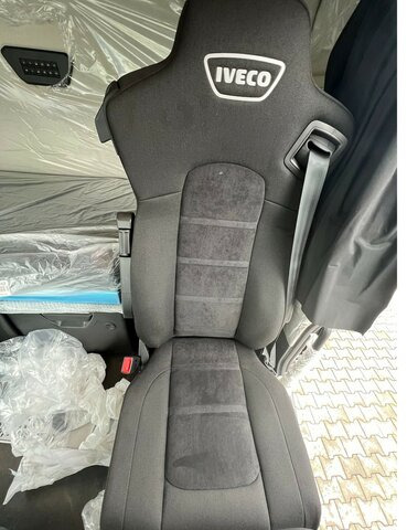 IVECO S-Way AS440S49T/P - AF4T COMFORT+AERO+ LED+NAVI... - Ciągnik siodłowy: zdjęcie 4 IVECO S-Way AS440S49T/P - AF4T COMFORT+AERO+ LED+NAVI... - Ciągnik siodłowy: zdjęcie 4