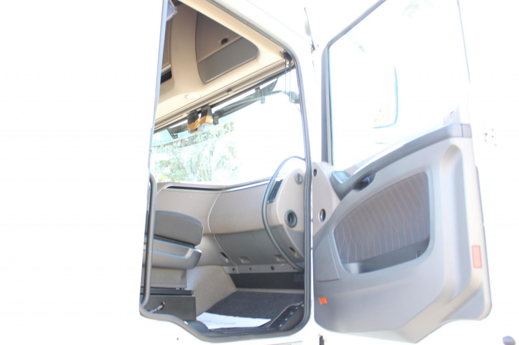 Daf 530 SSC Retarder Kühlbox 2 Tanks Standklima - Ciągnik siodłowy: zdjęcie 2 Daf 530 SSC Retarder Kühlbox 2 Tanks Standklima - Ciągnik siodłowy: zdjęcie 2