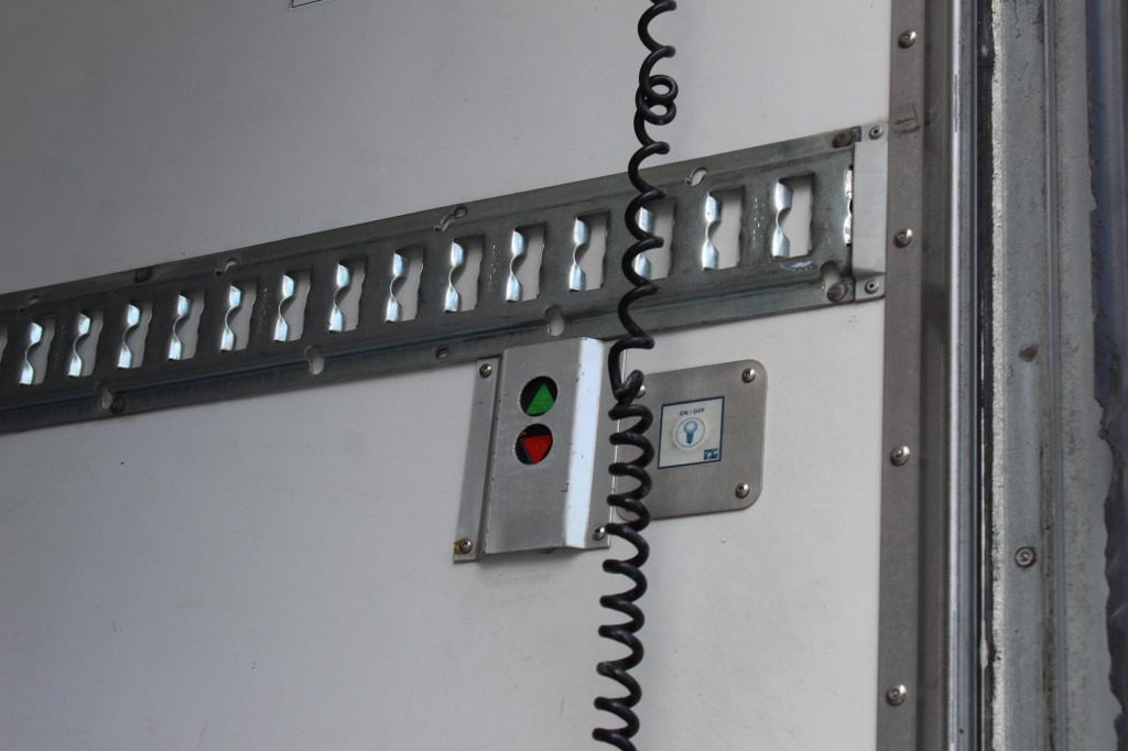 Daf LF 280 E6 Frigoblock LBW Rolltor Strom Klima - Samochód ciężarowy chłodnia: zdjęcie 4 Daf LF 280 E6 Frigoblock LBW Rolltor Strom Klima - Samochód ciężarowy chłodnia: zdjęcie 4