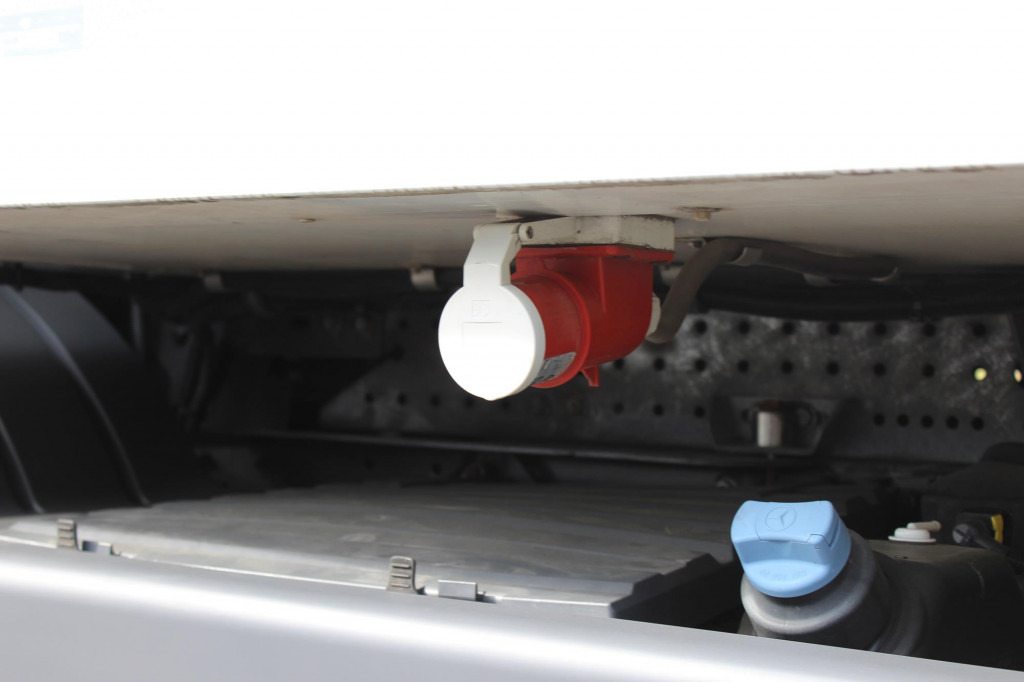 Mercedes-Benz Atego 1221 E6 TK T-800 R Strom Türen+LBW - Samochód ciężarowy chłodnia: zdjęcie 4 Mercedes-Benz Atego 1221 E6 TK T-800 R Strom Türen+LBW - Samochód ciężarowy chłodnia: zdjęcie 4