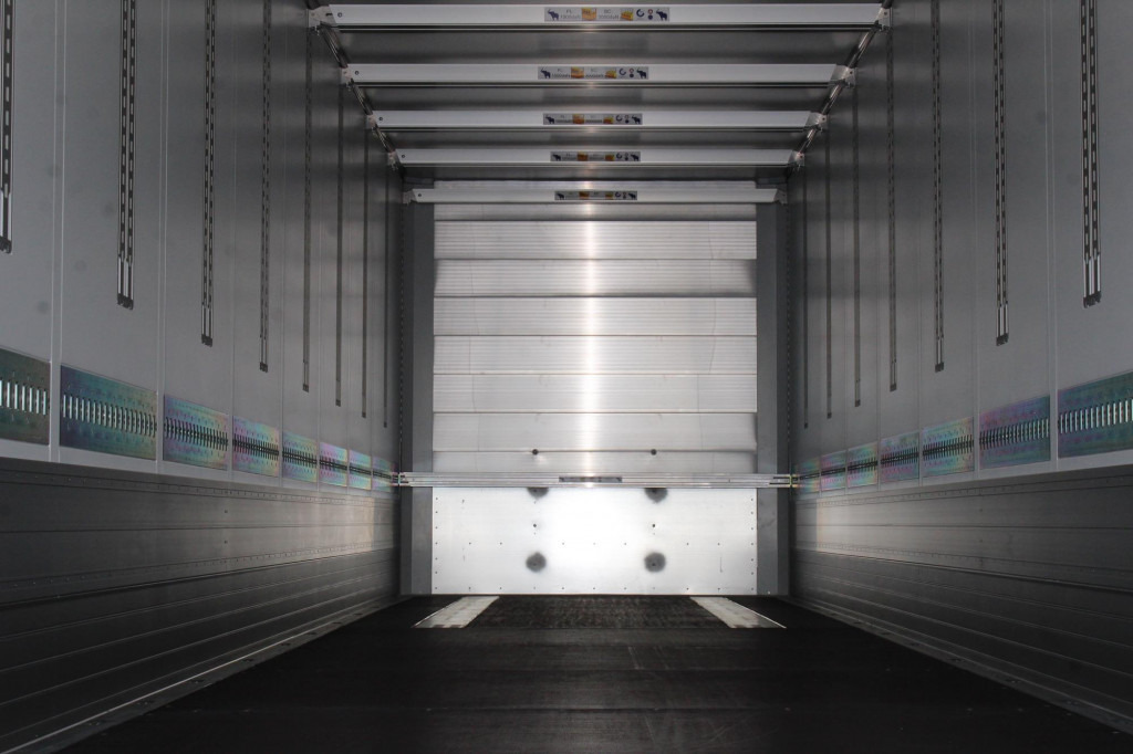 SCHMITZ Koffer 2,7h DS Ladebordwand MIETE - RENT - Naczepa zamknięte nadwozie: zdjęcie 2 SCHMITZ Koffer 2,7h DS Ladebordwand MIETE - RENT - Naczepa zamknięte nadwozie: zdjęcie 2