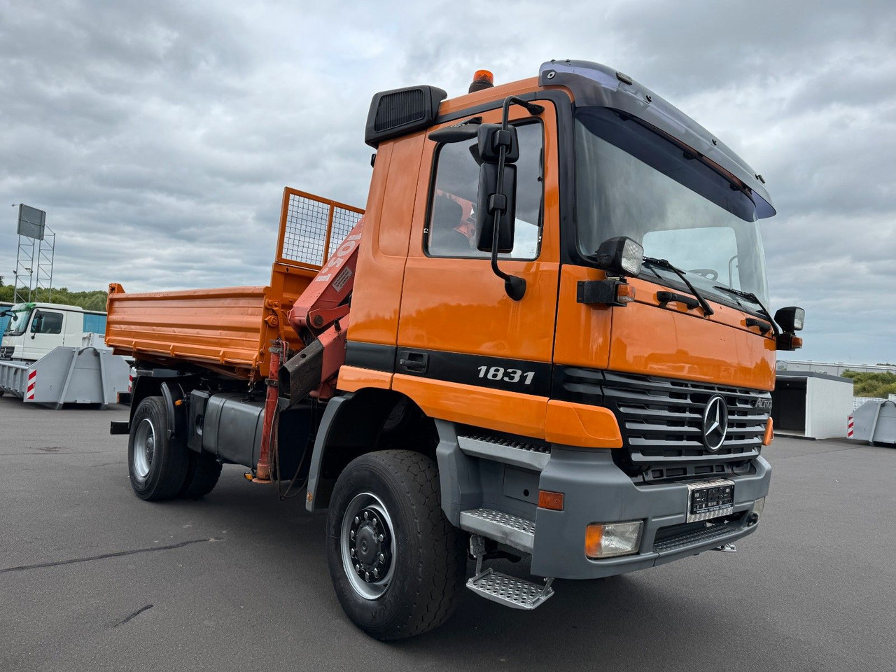 Mercedes-Benz Actros 1831 4x4 Kipper - Kran- Kupplung- Blattfe - Wywrotka, Samochod ciężarowy z HDS: zdjęcie 5 Mercedes-Benz Actros 1831 4x4 Kipper - Kran- Kupplung- Blattfe - Wywrotka, Samochod ciężarowy z HDS: zdjęcie 5