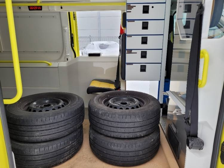 FORD TRANSIT 2,0TDI AMBULANCE KLIMA 4.2018 EURO 6, 3 UNITS - Pogotowie: zdjęcie 5 FORD TRANSIT 2,0TDI AMBULANCE KLIMA 4.2018 EURO 6, 3 UNITS - Pogotowie: zdjęcie 5