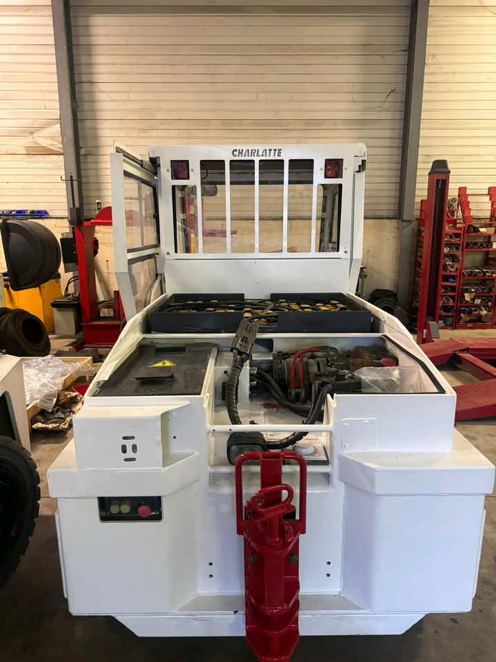 Charlatte 2012 - Ciągnik bagażowy: zdjęcie 5 Charlatte 2012 - Ciągnik bagażowy: zdjęcie 5