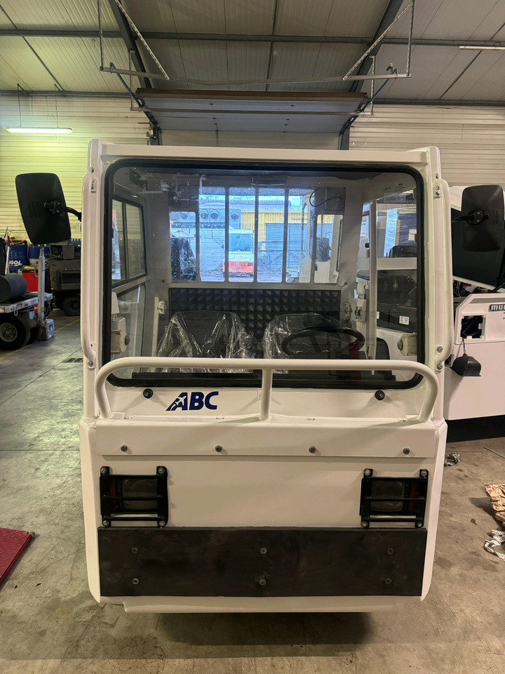 Charlatte 2012 - Ciągnik bagażowy: zdjęcie 4 Charlatte 2012 - Ciągnik bagażowy: zdjęcie 4