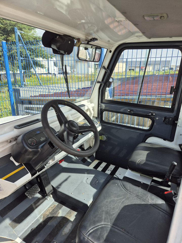 TLD JST30 - Ciągnik bagażowy: zdjęcie 4 TLD JST30 - Ciągnik bagażowy: zdjęcie 4