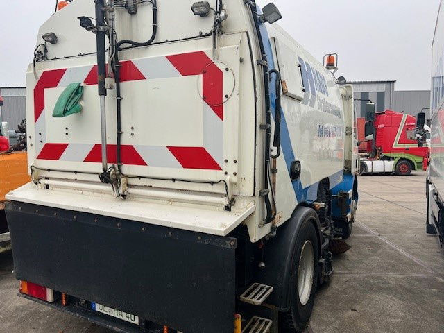 DAF 65 FA65.180 CF - Zamiatarka uliczna: zdjęcie 2 DAF 65 FA65.180 CF - Zamiatarka uliczna: zdjęcie 2