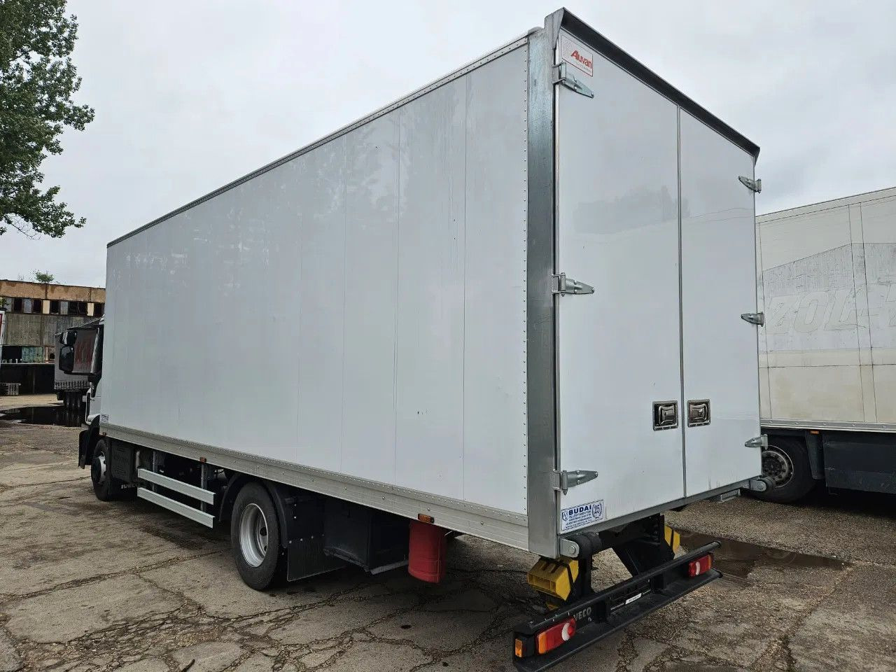 Iveco EuroCargo 120 - 210 BOX 12t Only 7554 km - Samochód ciężarowy furgon: zdjęcie 4 Iveco EuroCargo 120 - 210 BOX 12t Only 7554 km - Samochód ciężarowy furgon: zdjęcie 4