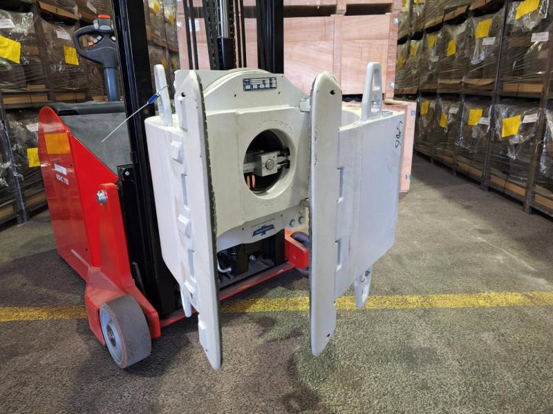 Cascade 13H-RCF-A110 R1 - Chwytak do wózka widłowego: zdjęcie 2 Cascade 13H-RCF-A110 R1 - Chwytak do wózka widłowego: zdjęcie 2