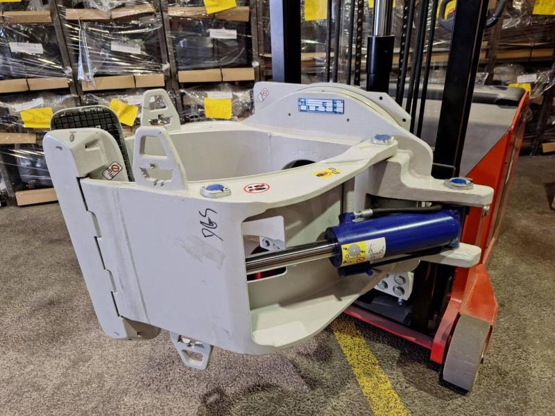 Cascade 13H-RCF-A110 R1 - Chwytak do wózka widłowego: zdjęcie 4 Cascade 13H-RCF-A110 R1 - Chwytak do wózka widłowego: zdjęcie 4