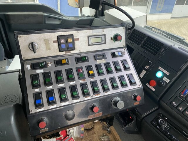 MAN TGA 26.430 6x2-2 LL - Zamiatarka uliczna: zdjęcie 5 MAN TGA 26.430 6x2-2 LL - Zamiatarka uliczna: zdjęcie 5