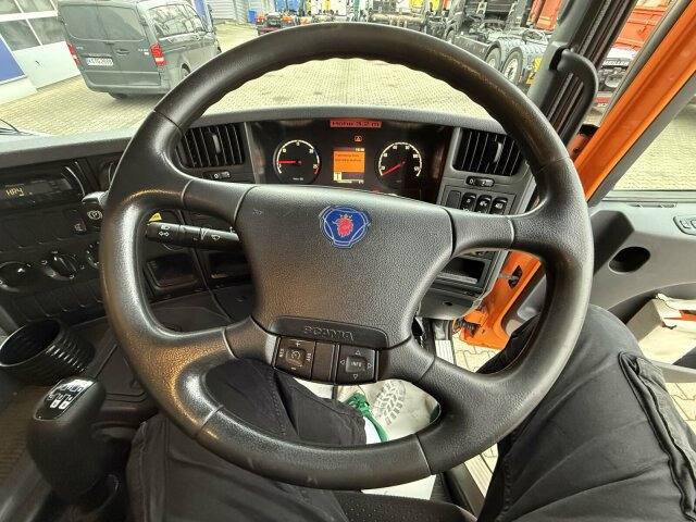 Scania P230 Kehrmaschine Johnston VT605- 6 M³ - Zamiatarka uliczna: zdjęcie 2 Scania P230 Kehrmaschine Johnston VT605- 6 M³ - Zamiatarka uliczna: zdjęcie 2