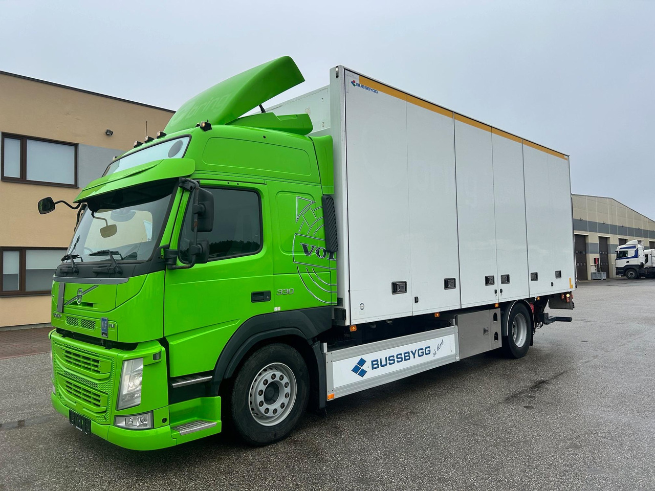 VOLVO FM330 - Samochód ciężarowy furgon: zdjęcie 4 VOLVO FM330 - Samochód ciężarowy furgon: zdjęcie 4