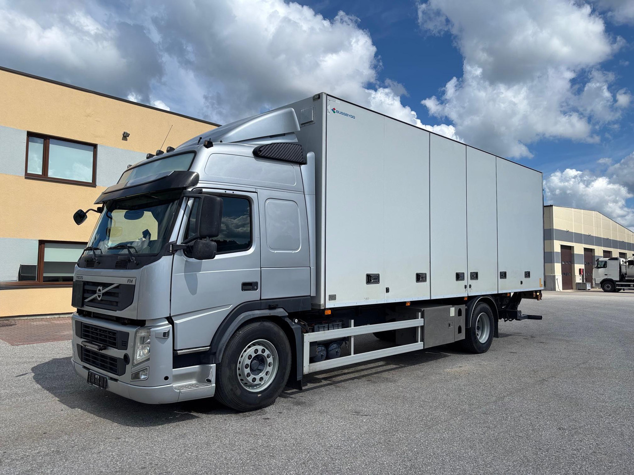 VOLVO FM330 - Samochód ciężarowy furgon: zdjęcie 3 VOLVO FM330 - Samochód ciężarowy furgon: zdjęcie 3