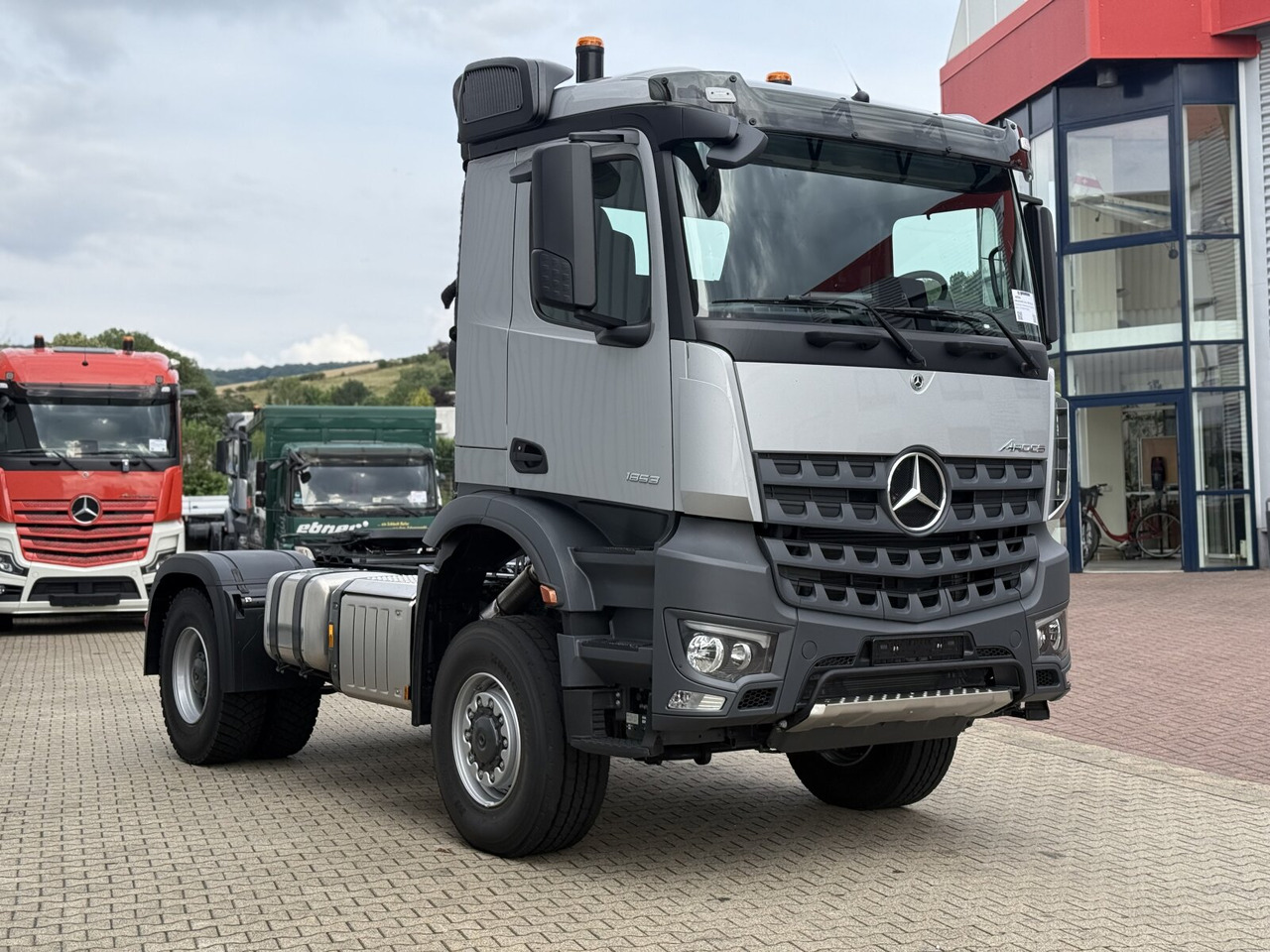 Nowy Ciągnik siodłowy Mercedes-Benz Arocs 1853 AS 4x4 Arocs 1853 AS 4x4, Retarder, MultimediaCockpit, Navi: zdjęcie 10 Nowy Ciągnik siodłowy Mercedes-Benz Arocs 1853 AS 4x4 Arocs 1853 AS 4x4, Retarder, MultimediaCockpit, Navi: zdjęcie 10
