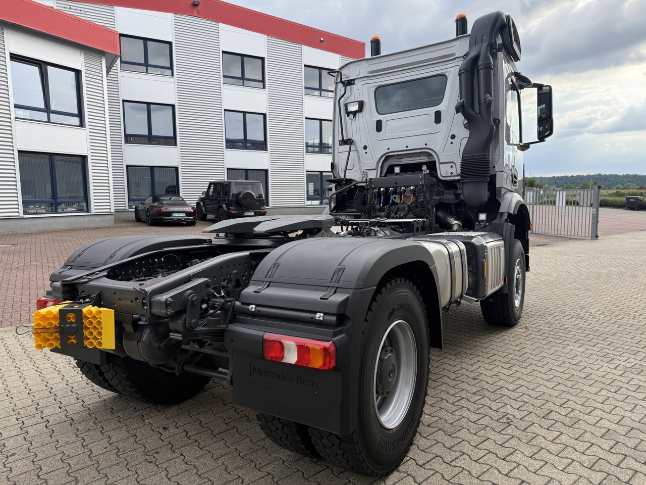 Nowy Ciągnik siodłowy Mercedes-Benz Arocs 1853 AS 4x4 Arocs 1853 AS 4x4, Retarder, MultimediaCockpit, Navi: zdjęcie 12 Nowy Ciągnik siodłowy Mercedes-Benz Arocs 1853 AS 4x4 Arocs 1853 AS 4x4, Retarder, MultimediaCockpit, Navi: zdjęcie 12