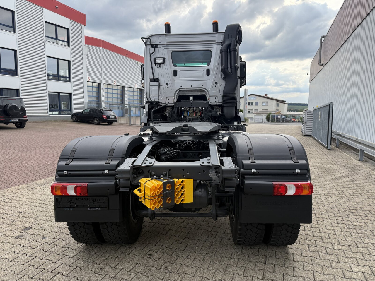 Nowy Ciągnik siodłowy Mercedes-Benz Arocs 1853 AS 4x4 Arocs 1853 AS 4x4, Retarder, MultimediaCockpit, Navi: zdjęcie 13 Nowy Ciągnik siodłowy Mercedes-Benz Arocs 1853 AS 4x4 Arocs 1853 AS 4x4, Retarder, MultimediaCockpit, Navi: zdjęcie 13