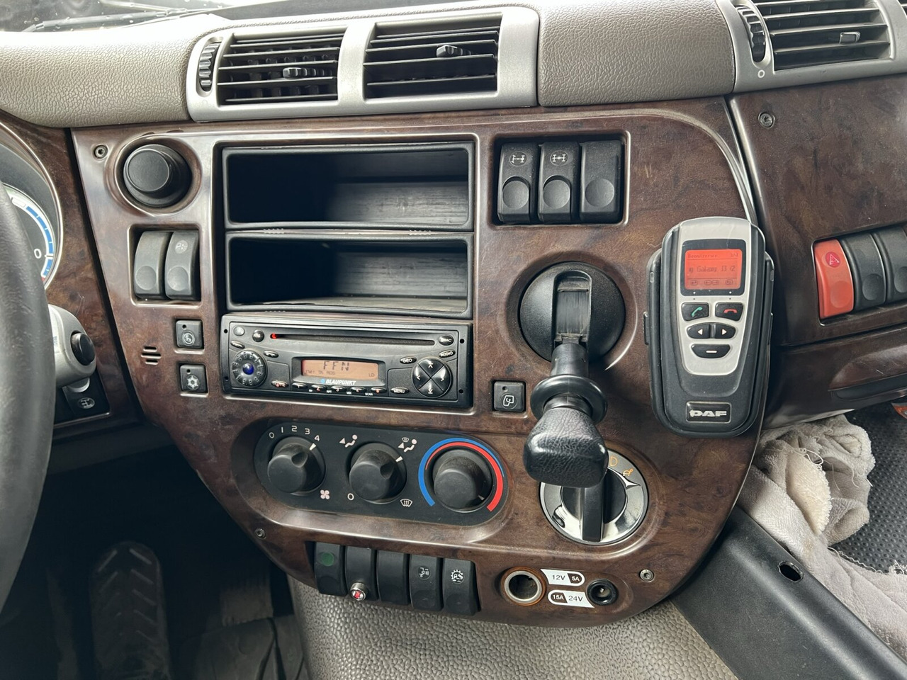 DAF AT 85.460 6x4 AT 85.460 6x4, Abrollkipper Palfinger T20 - Ciężarówka hakowiec: zdjęcie 2 DAF AT 85.460 6x4 AT 85.460 6x4, Abrollkipper Palfinger T20 - Ciężarówka hakowiec: zdjęcie 2