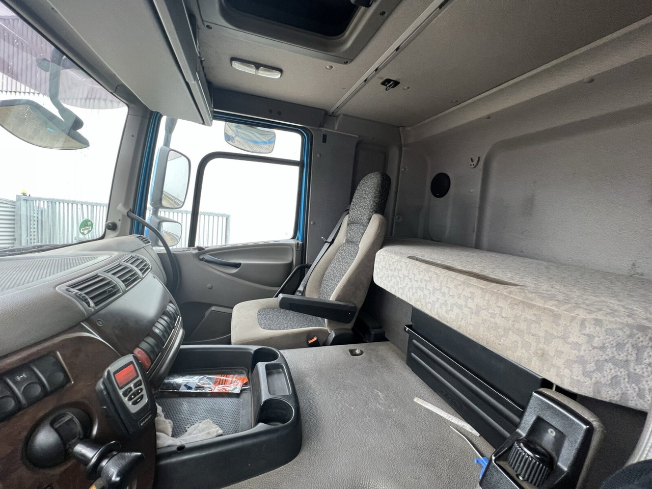 DAF AT 85.460 6x4 AT 85.460 6x4, Abrollkipper Palfinger T20 - Ciężarówka hakowiec: zdjęcie 3 DAF AT 85.460 6x4 AT 85.460 6x4, Abrollkipper Palfinger T20 - Ciężarówka hakowiec: zdjęcie 3